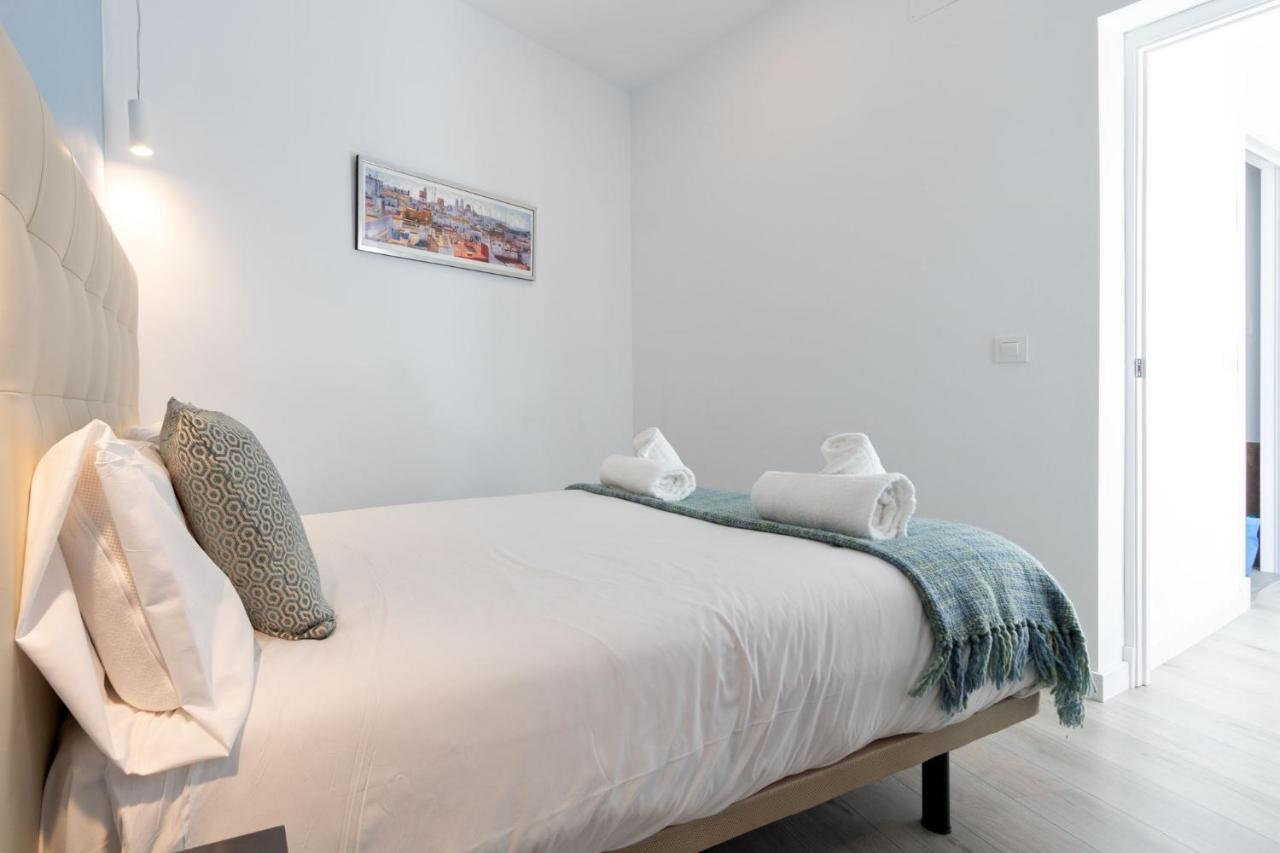 Nine O Clock San Luis Skyview Apartment Seville Exterior photo